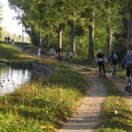 A vélo sur le chemin de halage du canal de Bourgogne