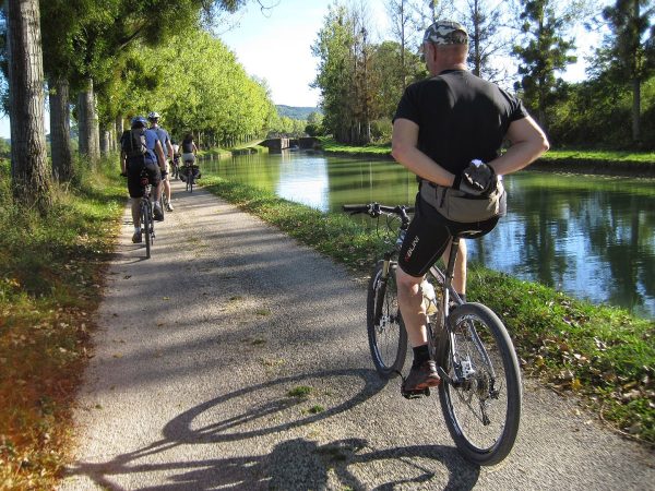 A vélo le long du canal du Nivernais